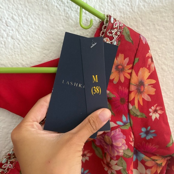 NWT Lashkaraa Elegant Red Floral Saree - Picture 6 of 16